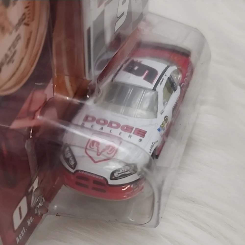 Kasey Kahne #9 NASCAR 1:64 Scale Stock Car Die-Cast Car 2007